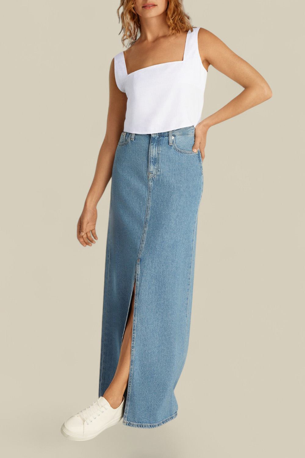 תמונת כל הלוק של גופיית קרופ